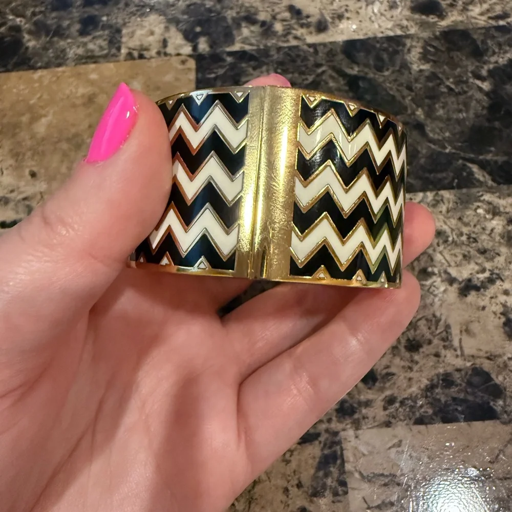 Kate Spade La Vida Loca Hinged Bangle - Picture 8 of 13